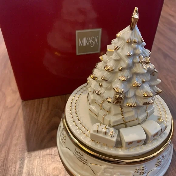 Mikasa christmas musical figurine - Picture 3 of 8